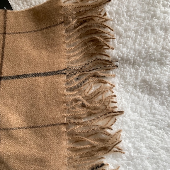 NEW!! Fringe Hem Grid Scarf - Picture 7 of 7